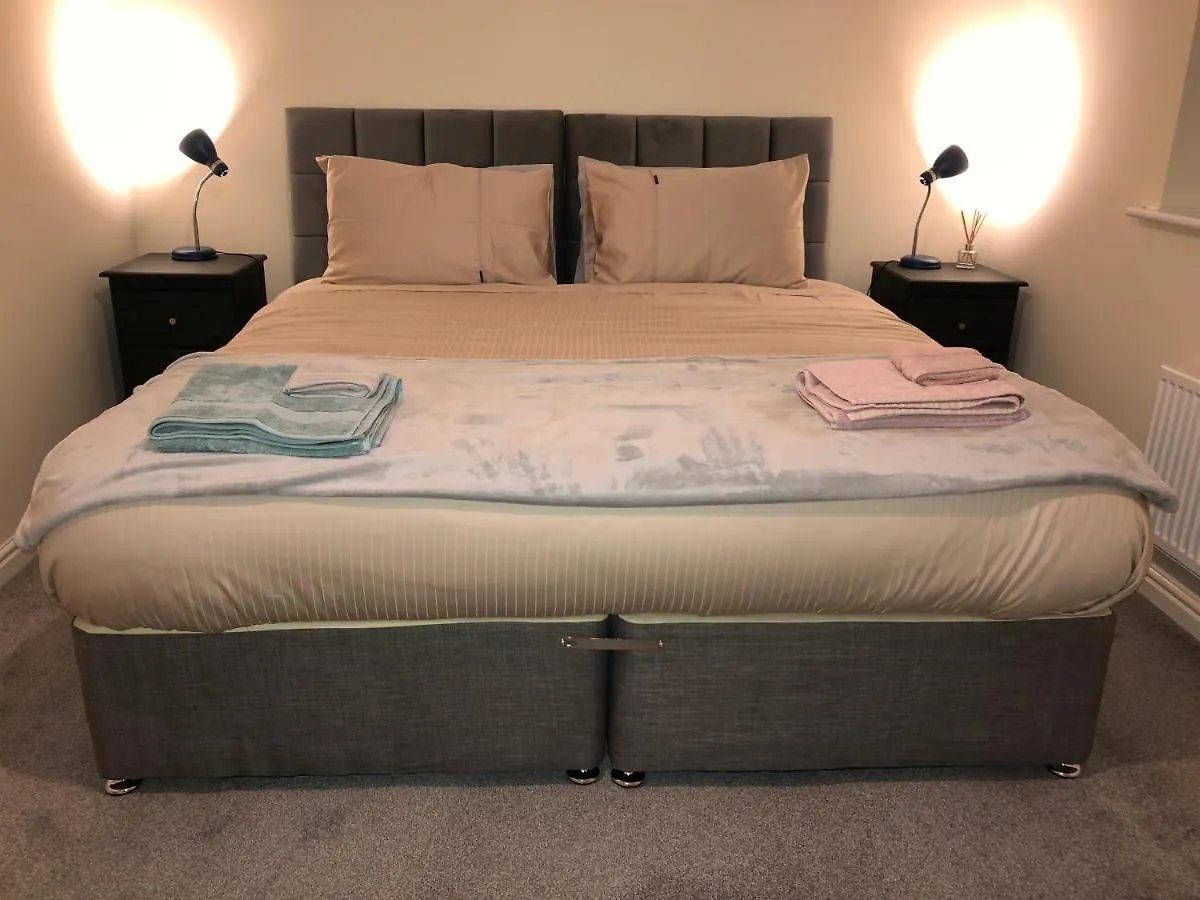 Holiday home Entire Two Bed Coach House Super King Beds Turn Into Singles Villa Exeter United Kingdom
